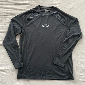 Long sleeved athletic top